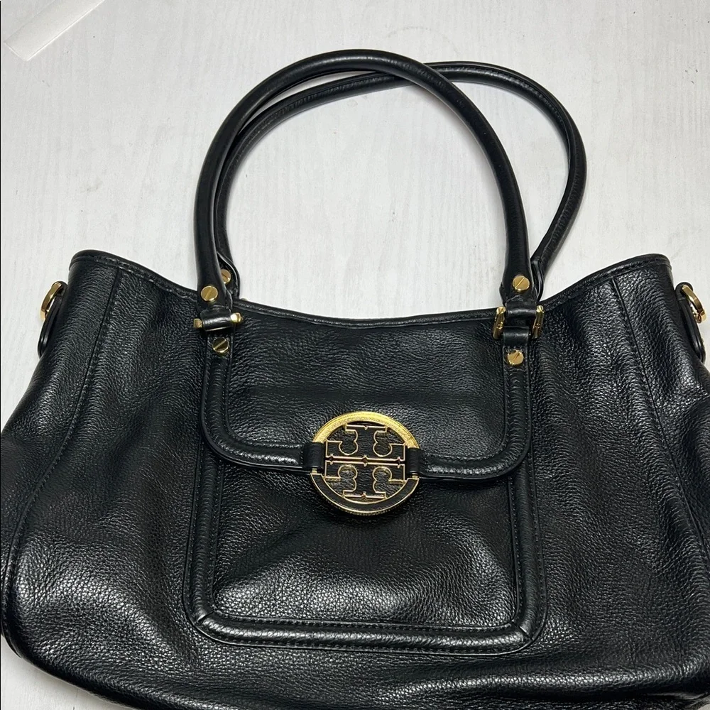 Tory Burch Black Leather Shoulder Bag with Gold Accents D10